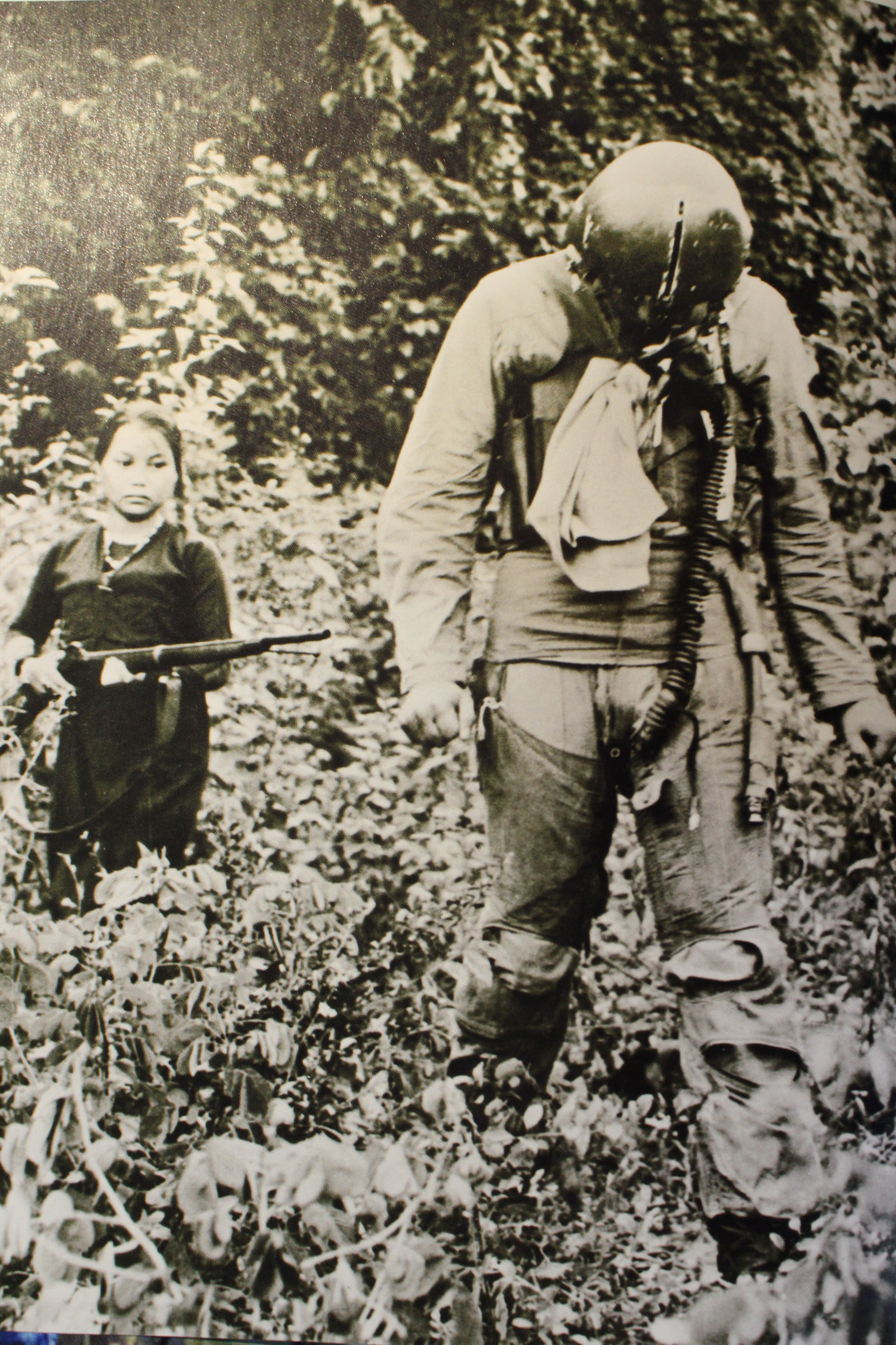 Minh Phương chụp từ cuốn “Chiến tranh Việt Nam qua ảnh” - không đề tác giả Chuyện từ bức ảnh 'o du kích nhỏ' ảnh 3