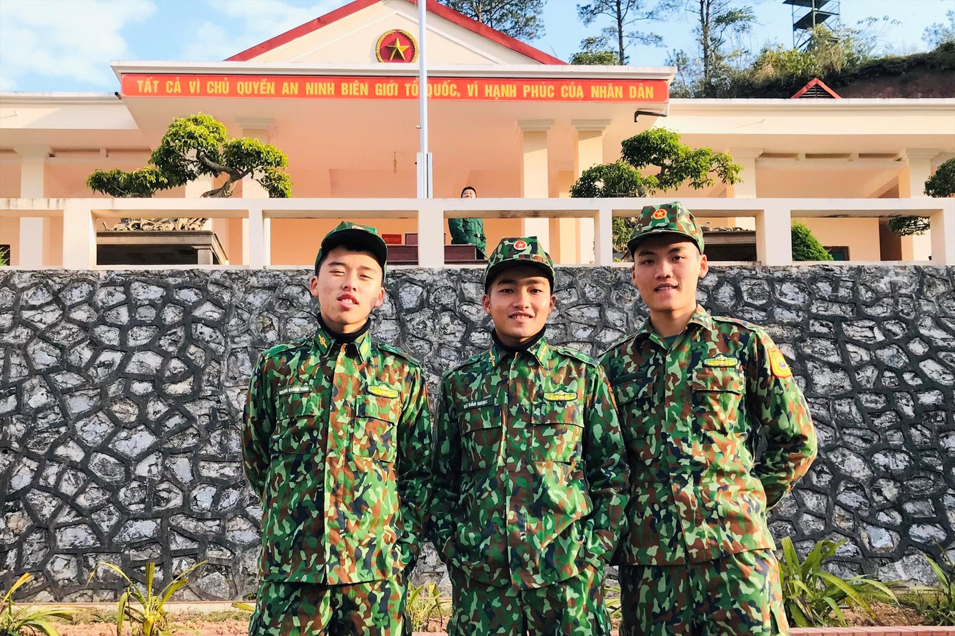 Xếp bút nghiên lên biên cương chống dịch ảnh 1