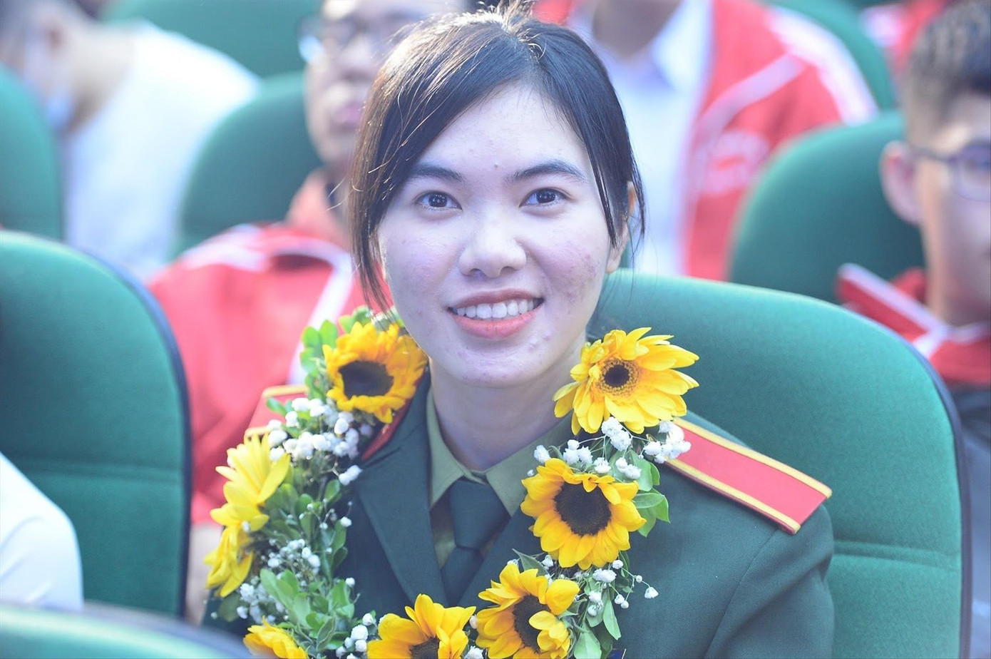 Nữ sinh áo lính mê khoa học ảnh 2