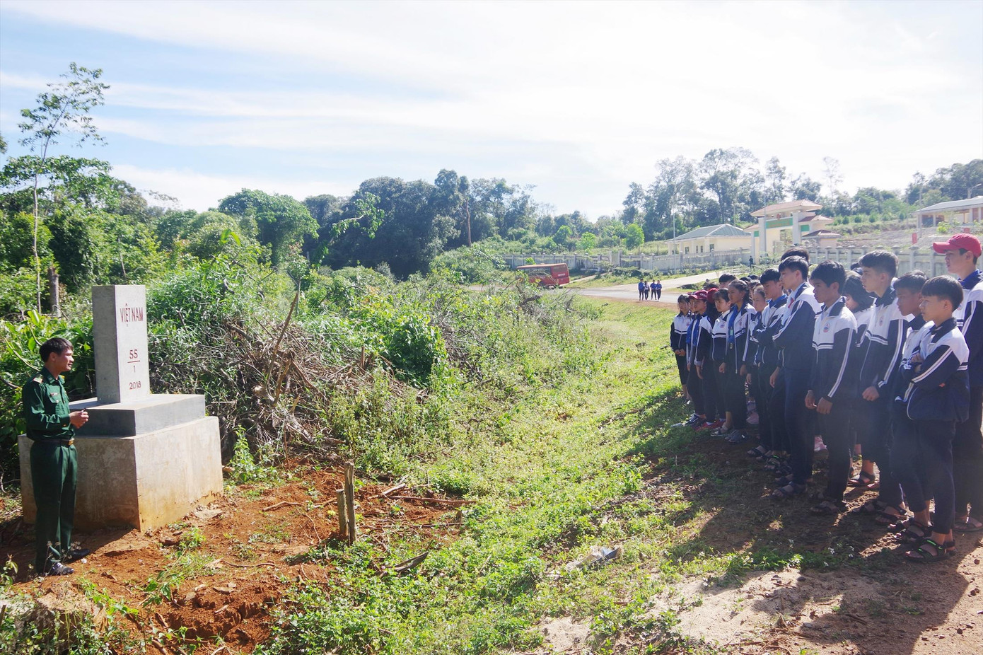 Ra mắt CLB xe bán tải vượt núi giúp dân ảnh 7 Ra mắt CLB xe bán tải vượt núi giúp dân ảnh 7