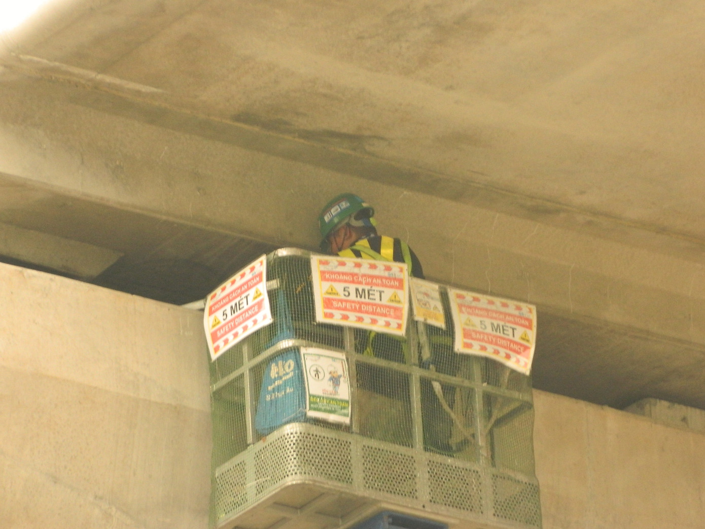 Thay gối cao su cho tuyến metro Bến Thành - Suối Tiên vừa bị rơi thế nào? ảnh 5