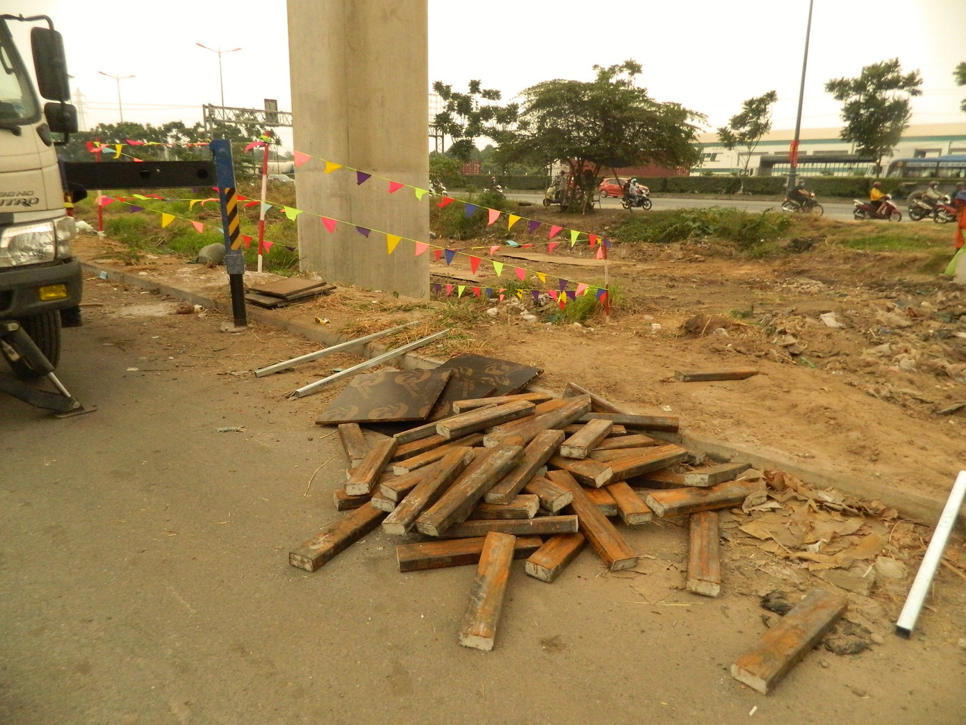 Thay gối cao su cho tuyến metro Bến Thành - Suối Tiên vừa bị rơi thế nào? ảnh 7