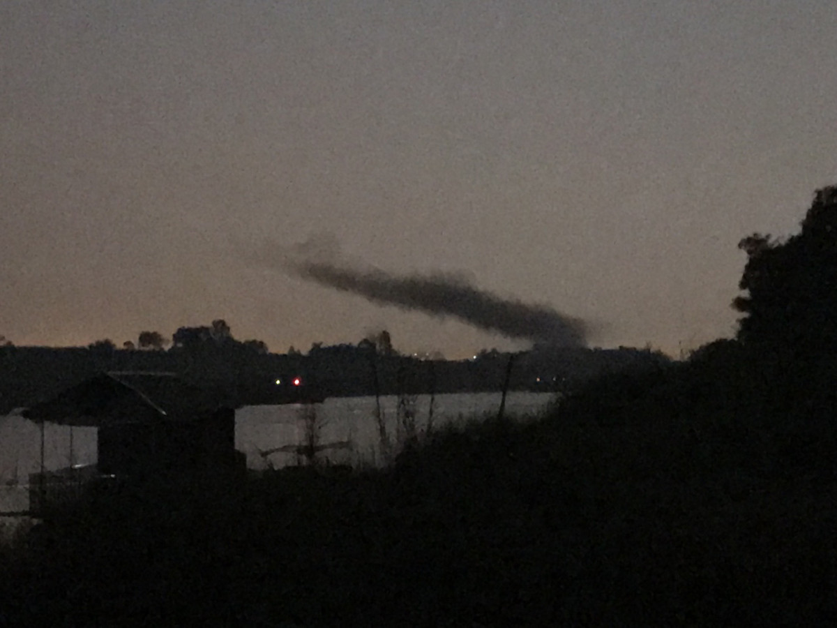 Cận cảnh nhà xưởng xả khói đen khét lẹt giữa khu dân cư Hà Nội ảnh 7