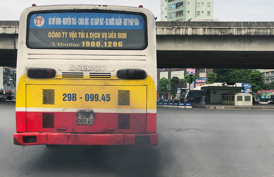 Nhiều đường phố Hà Nội lại chìm trong khói bụi ảnh 7