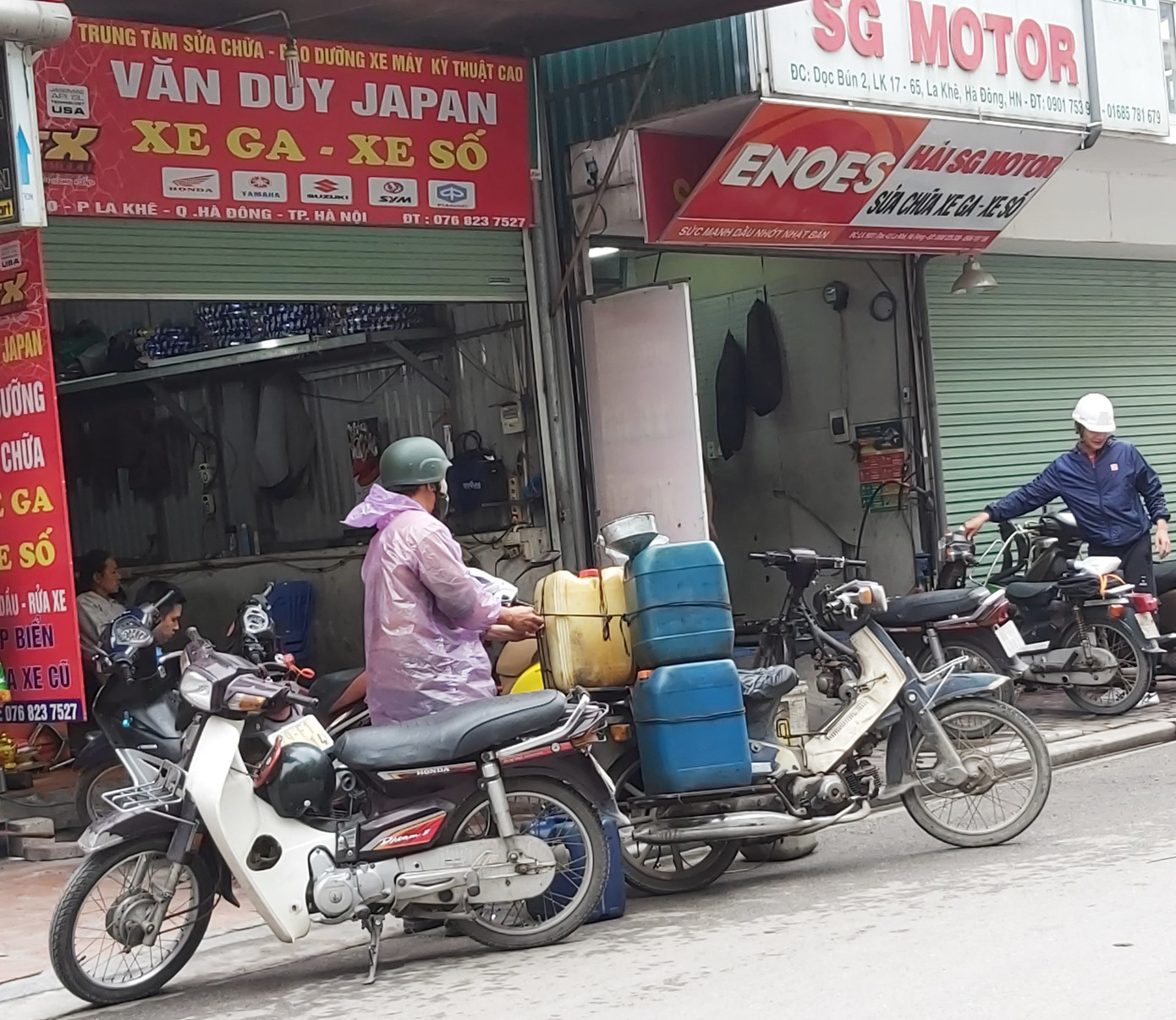 Cận cảnh làng thu gom dầu nhớt thải lớn nhất miền Bắc ảnh 1