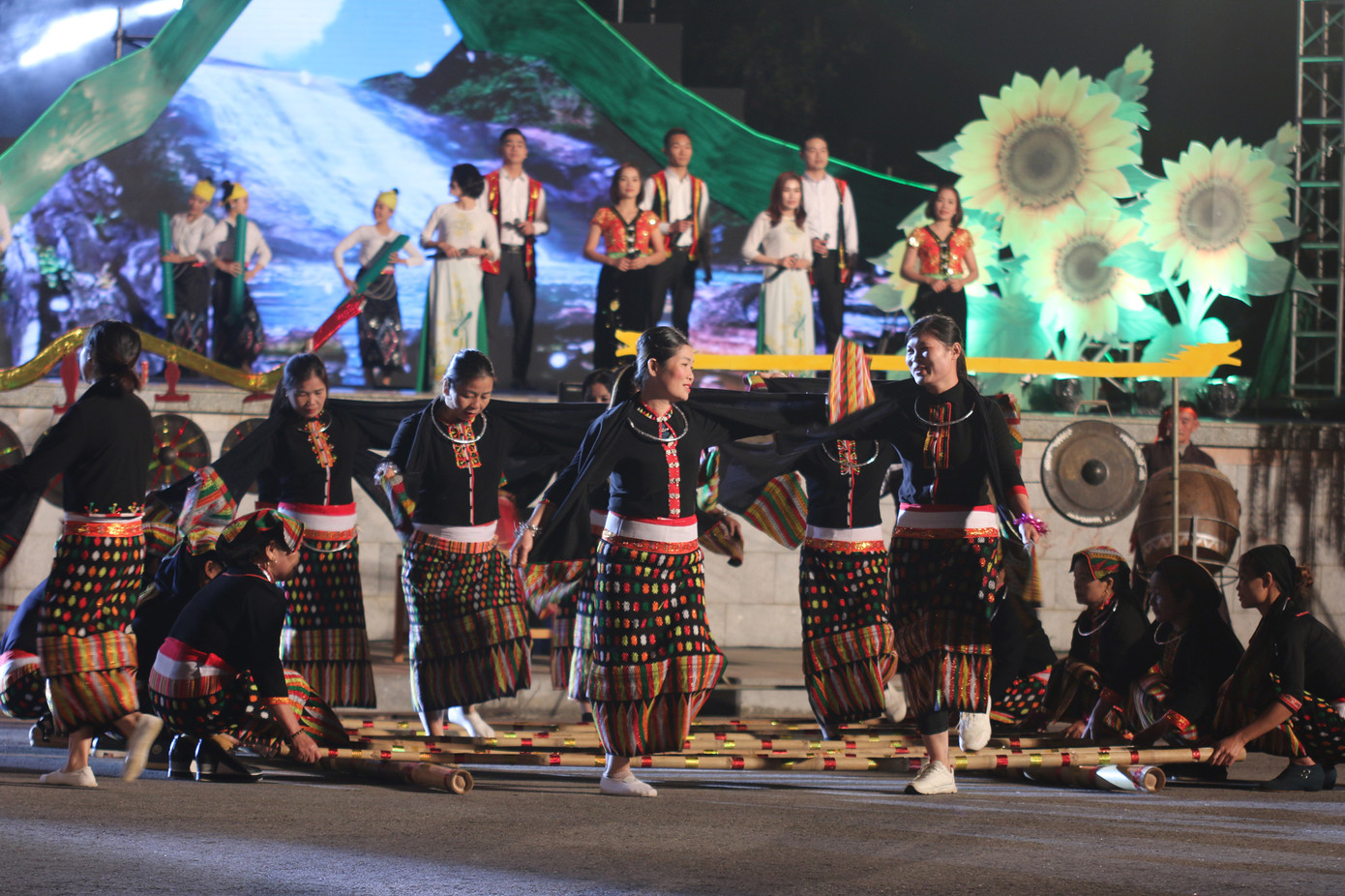 Mở cửa cánh đồng hoa hướng dương rộng nhất Việt Nam ảnh 1