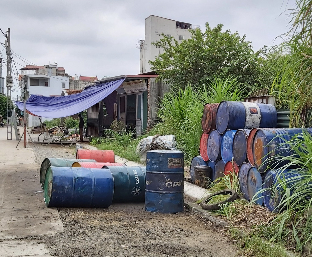 Cận cảnh làng thu gom dầu nhớt thải lớn nhất miền Bắc ảnh 6