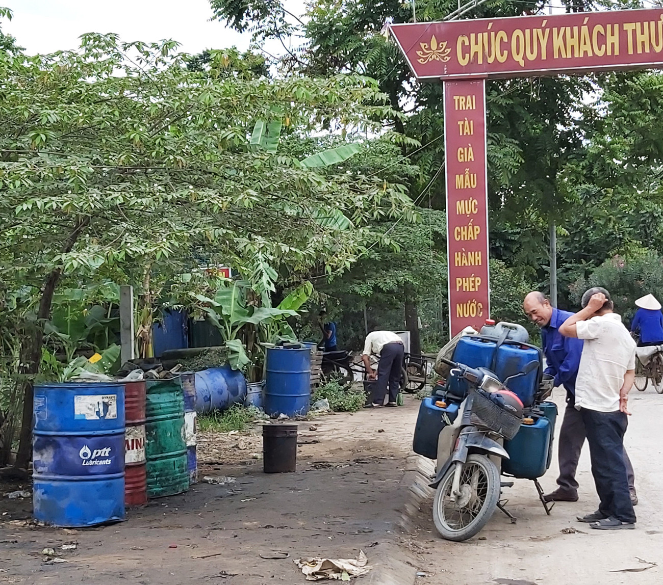 Cận cảnh làng thu gom dầu nhớt thải lớn nhất miền Bắc ảnh 3