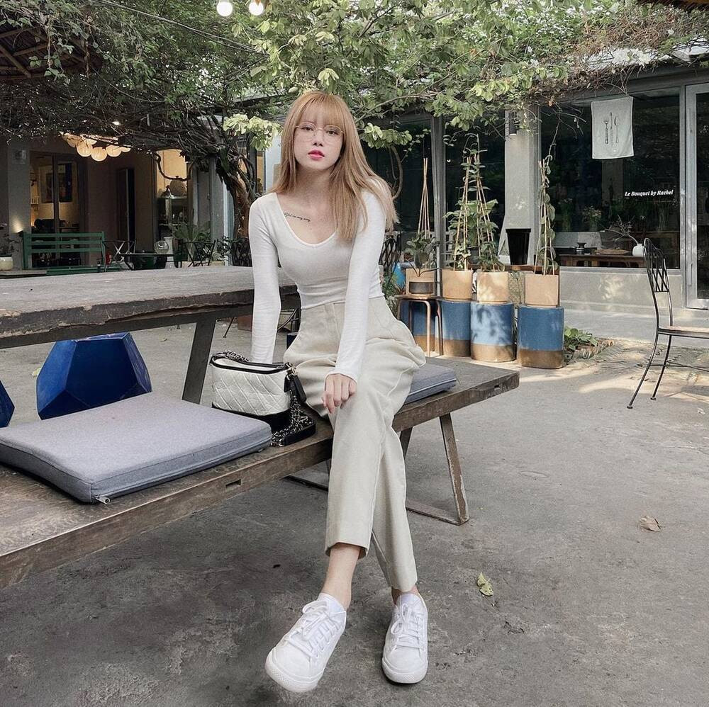 Thiều Bảo Trâm đăng status “kiệm lời” hẳn từ sau tin đồn rạn nứt tình cảm với Sơn Tùng ảnh 1