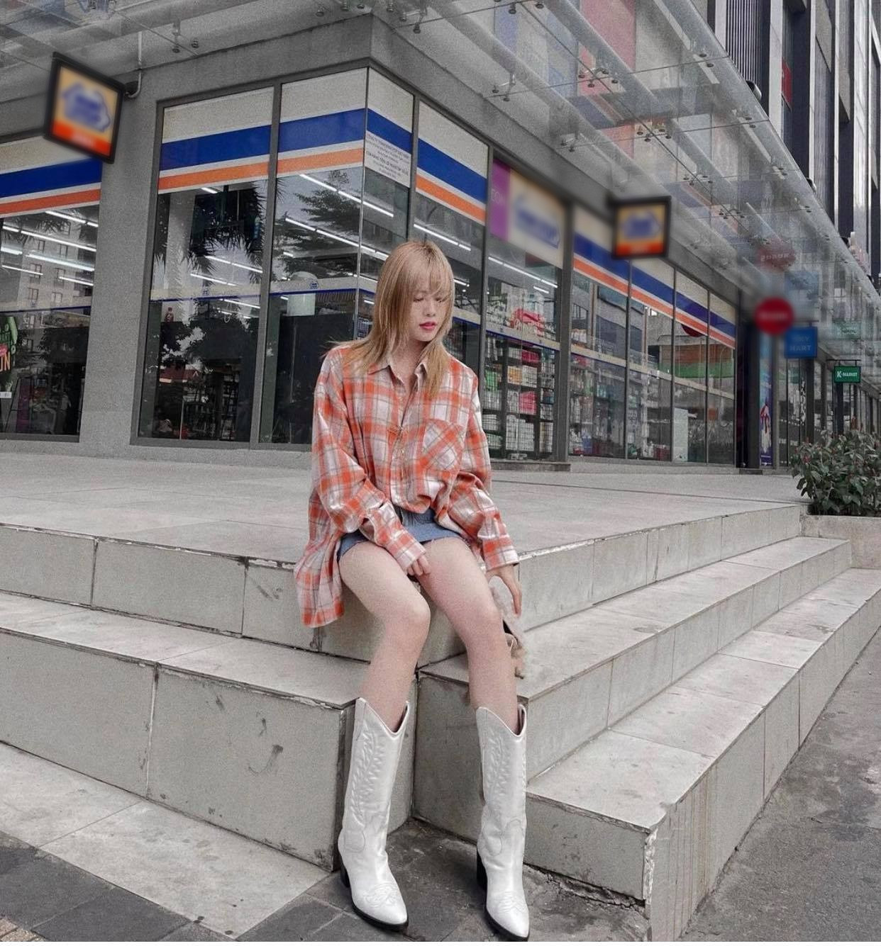 Sau tin đồn chia tay, Thiều Bảo Trâm vẫn giữ cách phối đồ và chỉnh ảnh giống Sơn Tùng ảnh 1