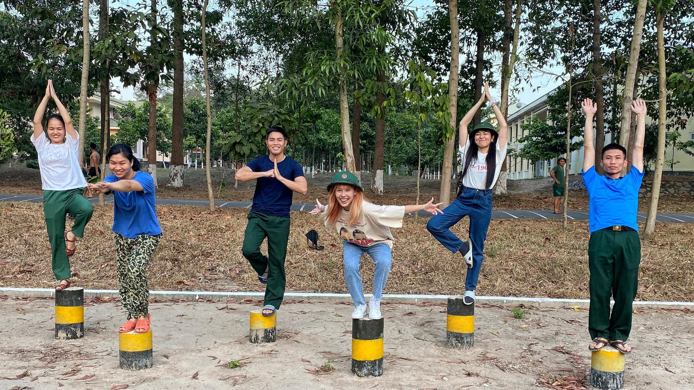 Dưới bài viết của Khánh Vân, các chiến sĩ mong dàn sao sẽ thường xuyên vào thăm mình. “Sao Nhập Ngũ 2020” sắp khép lại, Hậu Hoàng - Khánh Vân vào đơn vị thăm đồng đội ảnh 4