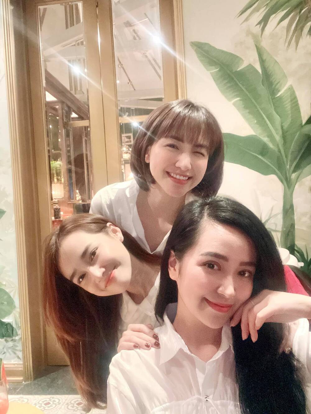 Hòa Minzy - Nhã Phương lần đầu tiên khoe sắc chung khung hình sau khi lên chức “mẹ bỉm” ảnh 1