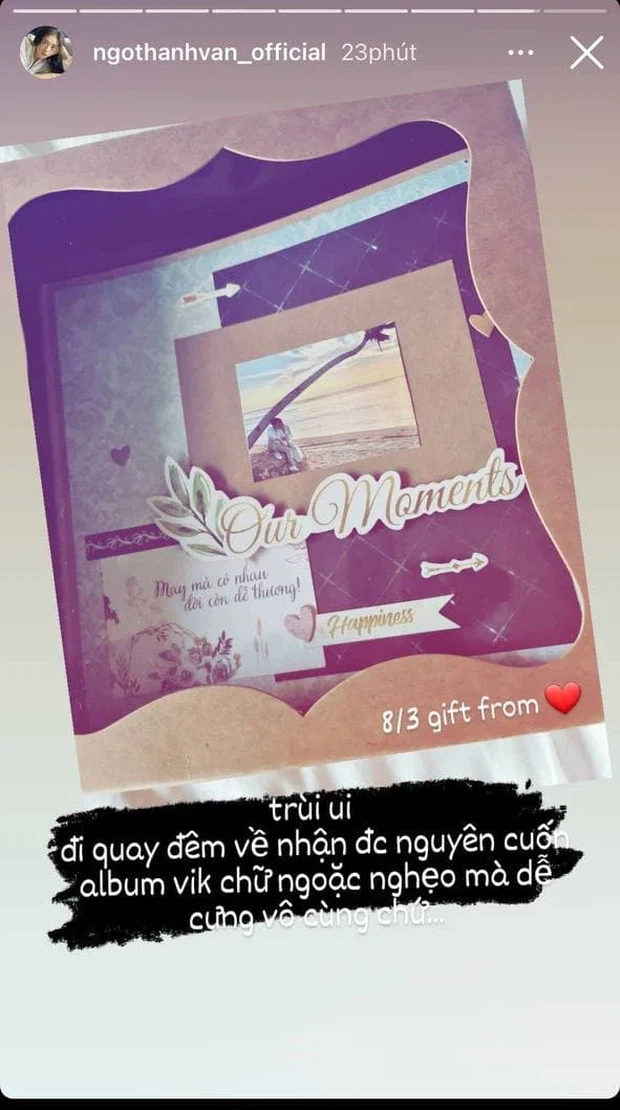 Không cần đoán cũng biết Huy Trần là người thực hiện món quà này tặng Ngô Thanh Vân. Ngô Thanh Vân khoe quà Huy Trần tự tay làm tặng ngày 8/3, lộ khoảnh khắc ngọt ngào ảnh 1
