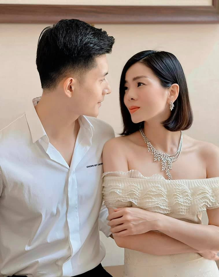 Lâm Bảo Châu tặng quà tiền tỉ cho giọng ca "Giấc Mơ Có Thật" trước ngày Quốc tế Phụ nữ. Sao Việt thi nhau khoe quà 8/3: Từ dây chuyền tiền tỉ đến quà tinh thần tự tay trang trí ảnh 2