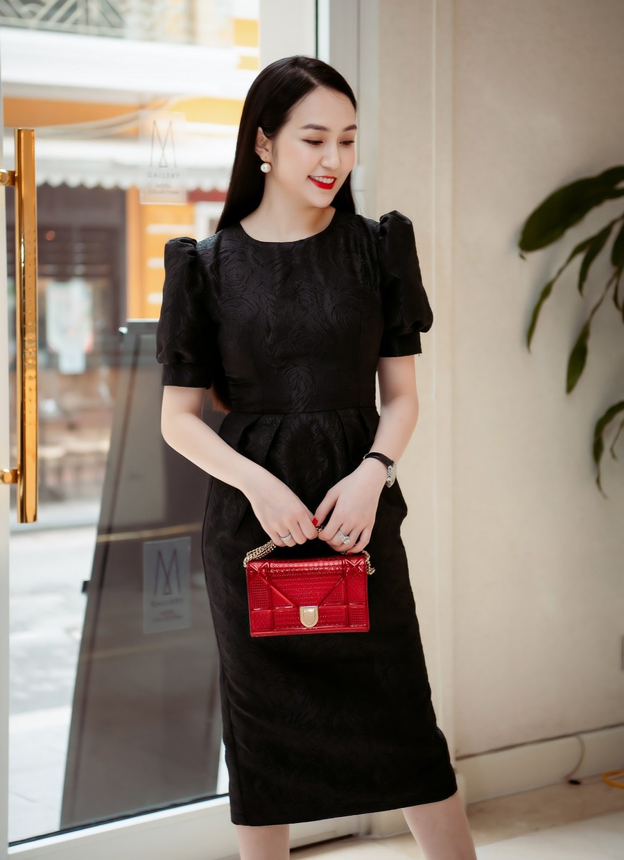 “Tạm cất” đồ hiệu, bà xã Tuấn Hưng tự thiết kế trang phục cho chính mình ảnh 4