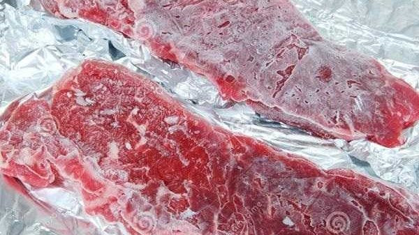 Những cách rã đông thịt 'chết người' nhiều bà nội trợ Việt vẫn làm hàng ngày ảnh 2