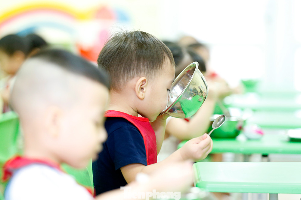  Bữa ăn bán trú đầu tiên của học sinh sau thời gian dài nghỉ học có gì đặc biệt? ảnh 15