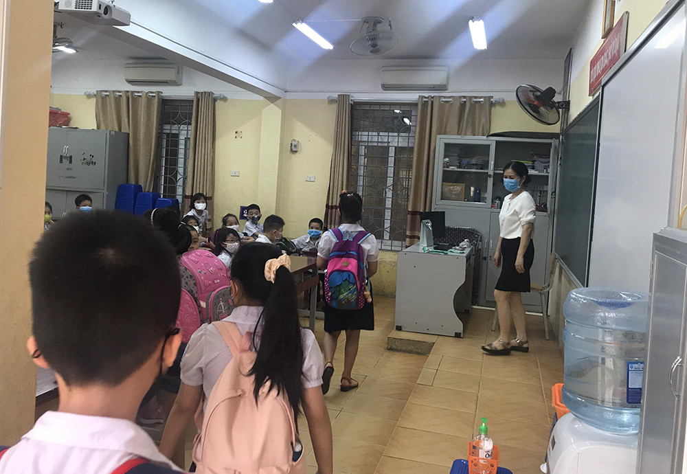 Học sinh tiểu học háo hức, trẻ mầm non nức nở trong ngày đầu tới trường ảnh 30