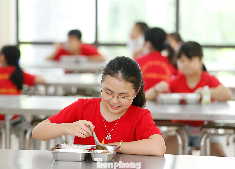  Bữa ăn bán trú đầu tiên của học sinh sau thời gian dài nghỉ học có gì đặc biệt? ảnh 10