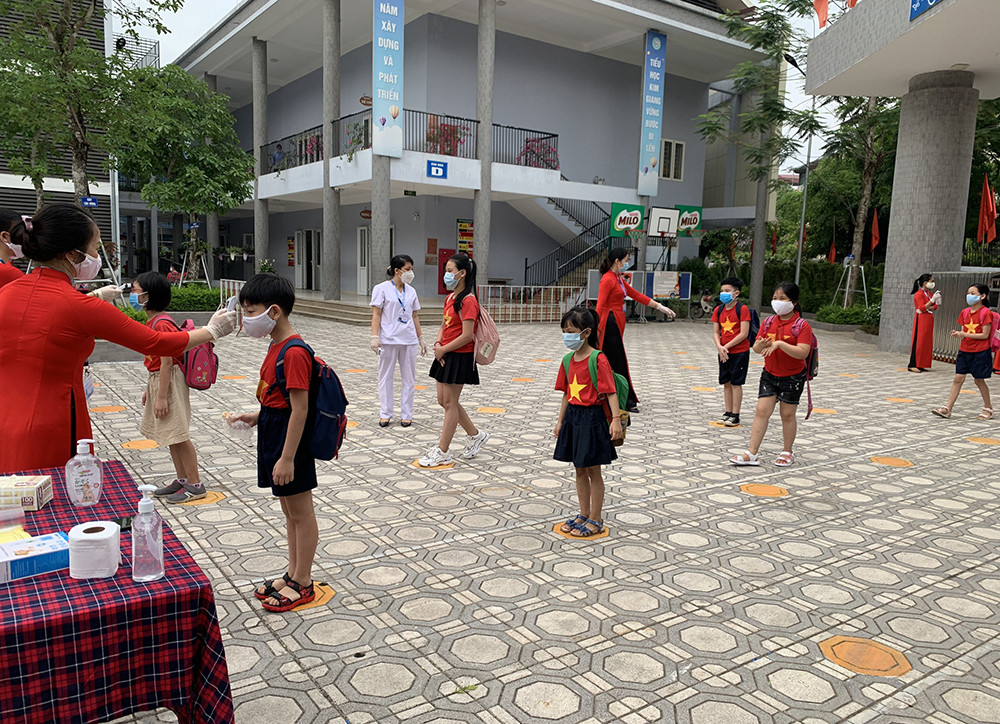 Học sinh tiểu học háo hức, trẻ mầm non nức nở trong ngày đầu tới trường ảnh 23