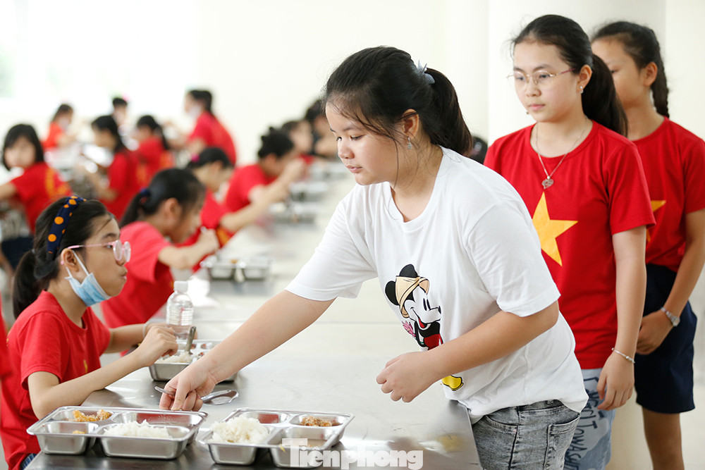  Bữa ăn bán trú đầu tiên của học sinh sau thời gian dài nghỉ học có gì đặc biệt? ảnh 9