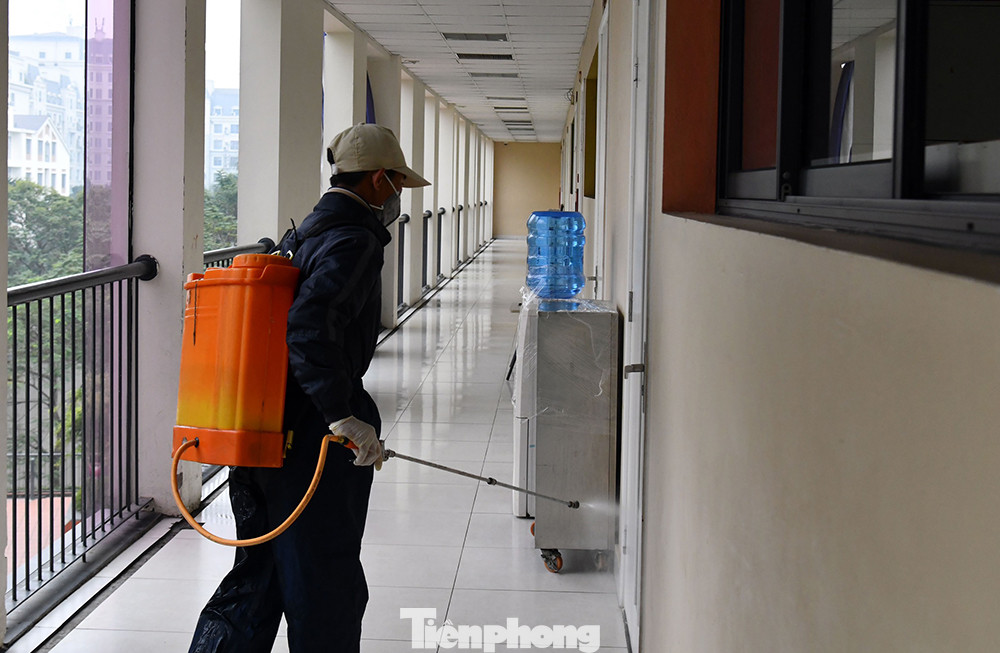 Cận cảnh các trường Hà Nội vệ sinh khử khuẩn phòng dịch virus corona ảnh 14