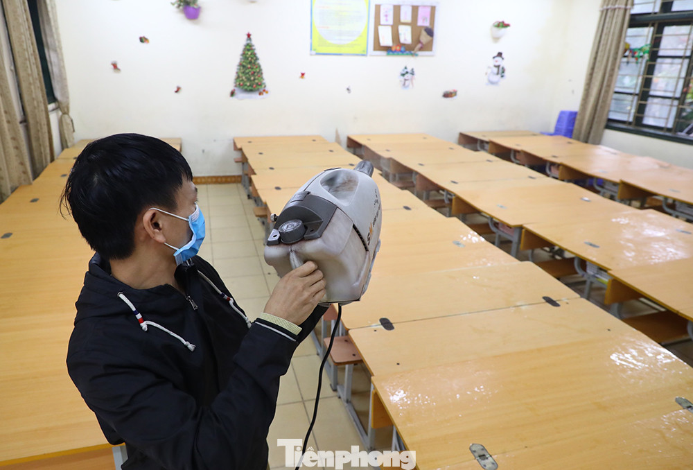 Cận cảnh các trường Hà Nội vệ sinh khử khuẩn phòng dịch virus corona ảnh 9