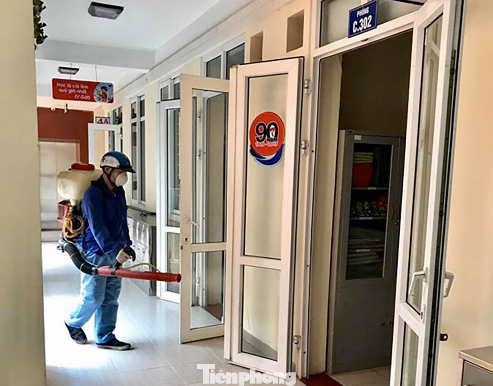 Cận cảnh các trường Hà Nội vệ sinh khử khuẩn phòng dịch virus corona ảnh 15