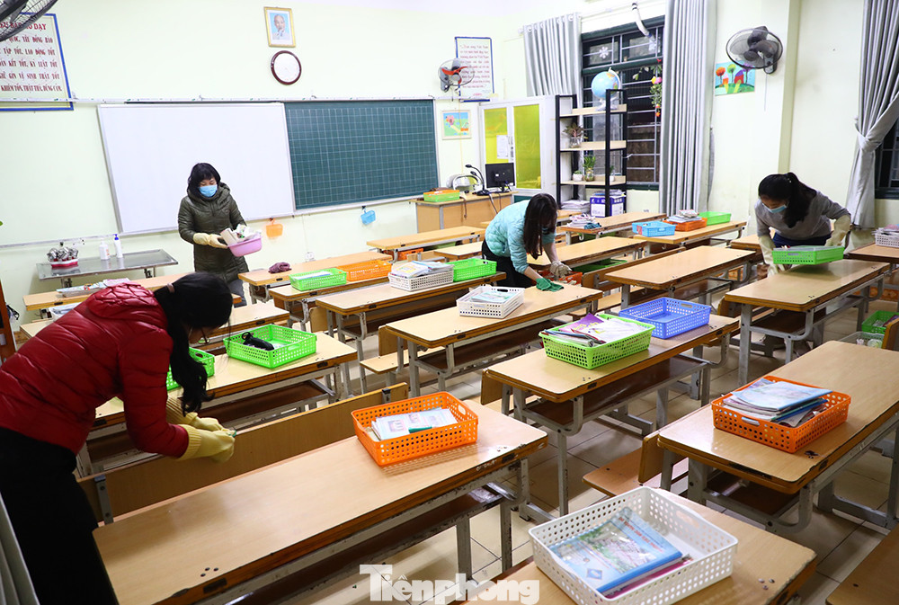 Cận cảnh các trường Hà Nội vệ sinh khử khuẩn phòng dịch virus corona ảnh 3