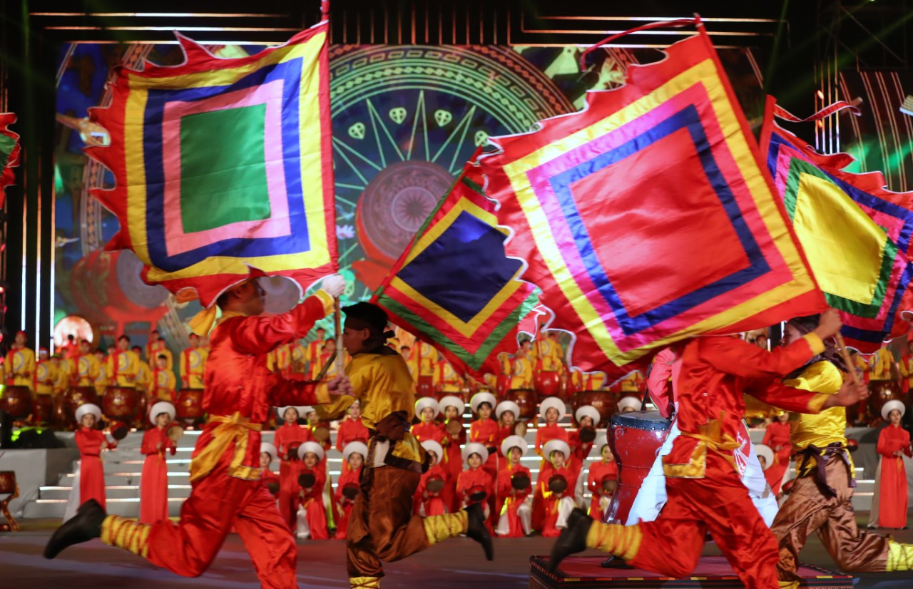 Hoành tráng chương trình 'Khát vọng - Tỏa sáng' mừng thành công Đại hội XIII ảnh 4