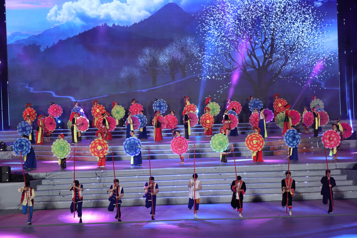 Hoành tráng chương trình 'Khát vọng - Tỏa sáng' mừng thành công Đại hội XIII ảnh 11