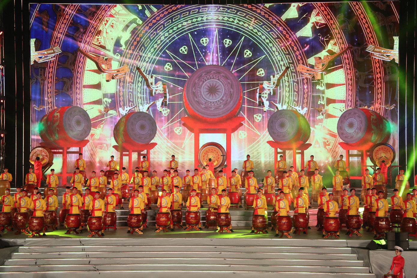 Hoành tráng chương trình 'Khát vọng - Tỏa sáng' mừng thành công Đại hội XIII ảnh 3