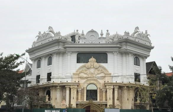 Hà Nội 'lệnh' các quận báo cáo việc nở rộ công trình 'cung điện, lâu đài' hợp thửa ảnh 1