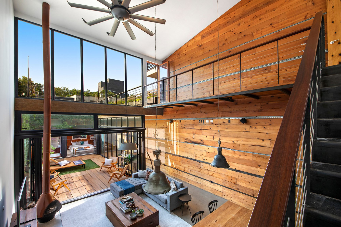 Choáng ngợp không gian bên trong ngôi nhà cải tạo từ garage có giá gần 3,4 triệu USD ảnh 3