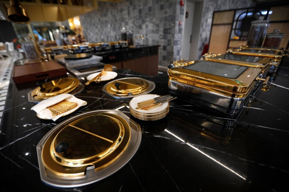 Báo Anh đăng loạt ảnh về khách sạn dát vàng ở Hà Nội ảnh 6