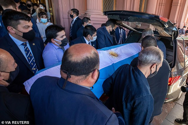 Không được vào viếng, tình cũ từng khiến Maradona điêu đứng khóc lóc và thấy 'ô nhục' ảnh 4