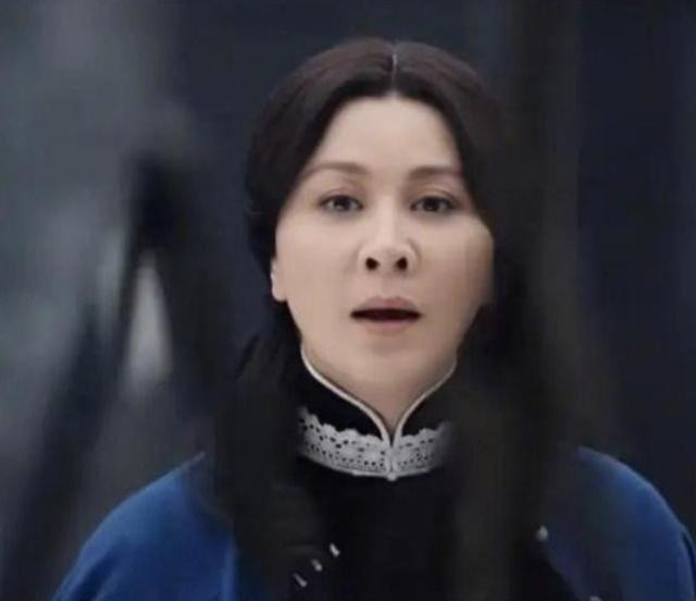 Lưu Gia Linh bị dân mạng ‘ném đá’ vì đóng vai gái đôi mươi ở tuổi U60 ảnh 2