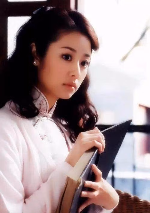 Lưu Gia Linh bị dân mạng ‘ném đá’ vì đóng vai gái đôi mươi ở tuổi U60 ảnh 8