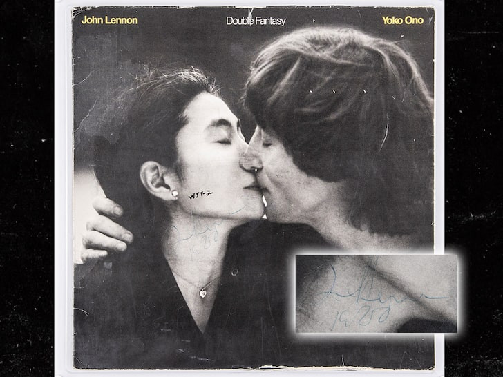 Bán đấu giá album được thủ lĩnh The Beatles ký tặng kẻ sát nhân trước khi bị giết ảnh 1