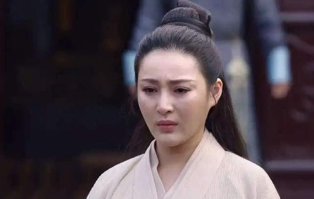 Gương mặt sưng phù, khác lạ của mỹ nhân được mệnh danh Phan Kim Liên đẹp nhất ảnh 2