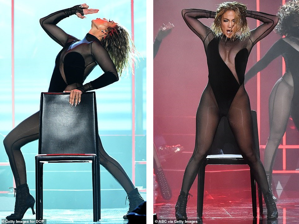 ‘Nóng mặt’ với bộ đồ vừa cắt xẻ vừa xuyên thấu táo bạo của Jennifer Lopez ảnh 8