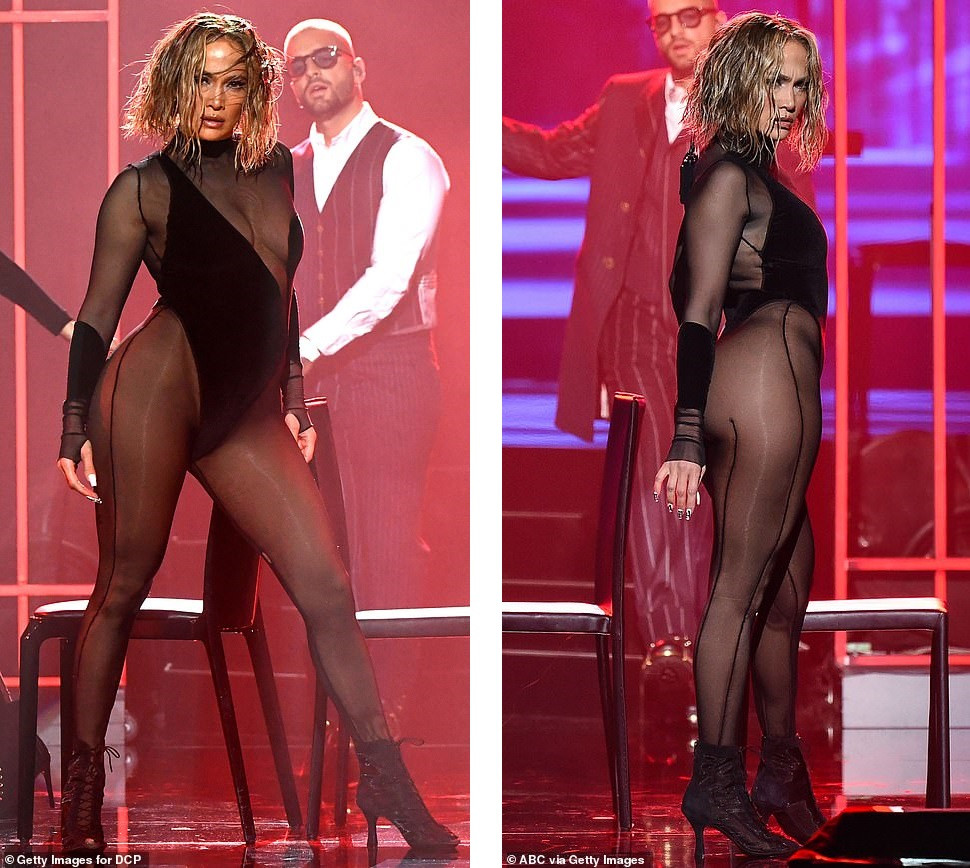 ‘Nóng mặt’ với bộ đồ vừa cắt xẻ vừa xuyên thấu táo bạo của Jennifer Lopez ảnh 4