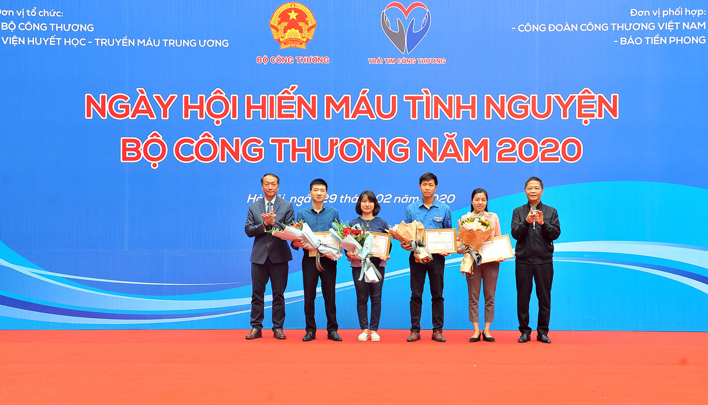 Ngành Công thương tổ chức hiến máu tình nguyện sẻ chia sự sống ảnh 6