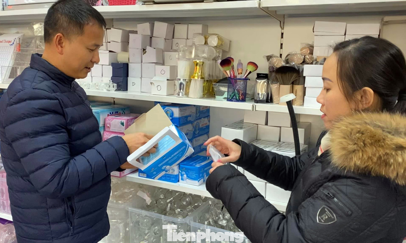 Bạn trẻ Việt ở CH Séc gửi khẩu trang chống dịch cho người dân Vĩnh Phúc ảnh 1