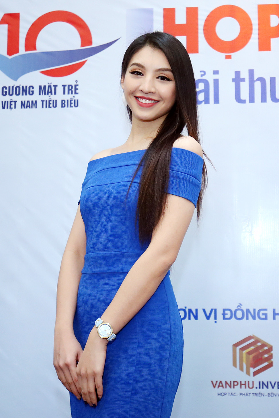 Người đẹp Lê Thanh Tú gợi cảm đầm xanh, Phạm Ngọc Linh duyên dáng áo dài ảnh 4