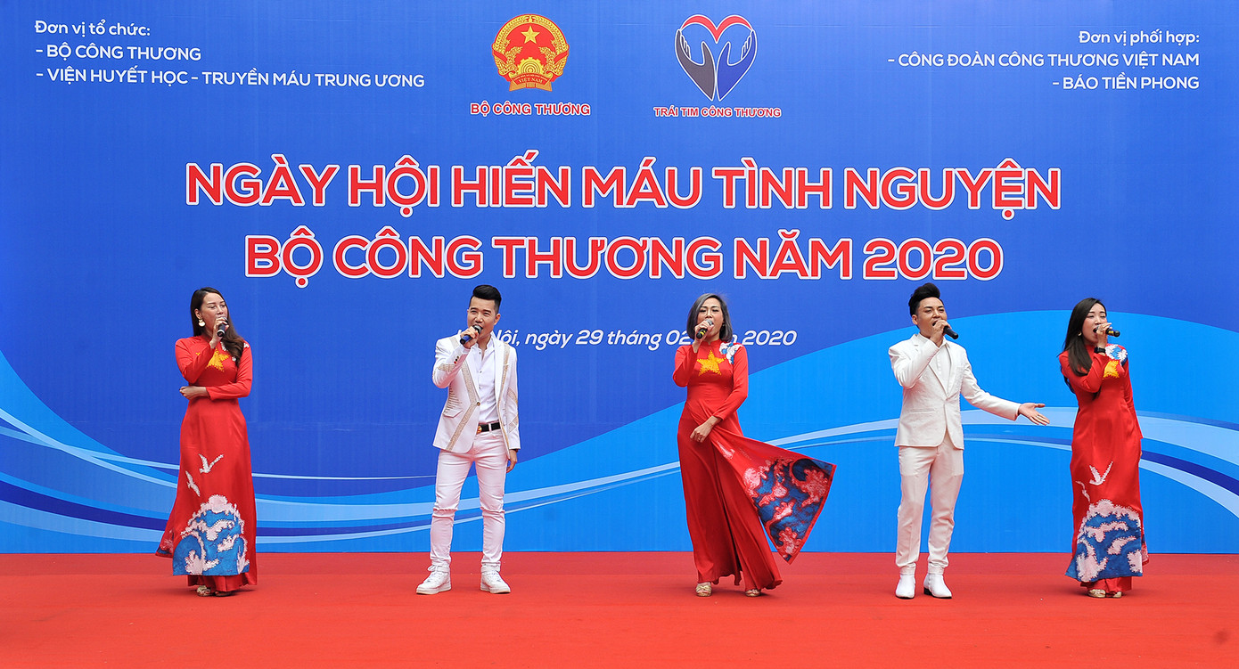 Ngành Công thương tổ chức hiến máu tình nguyện sẻ chia sự sống ảnh 1