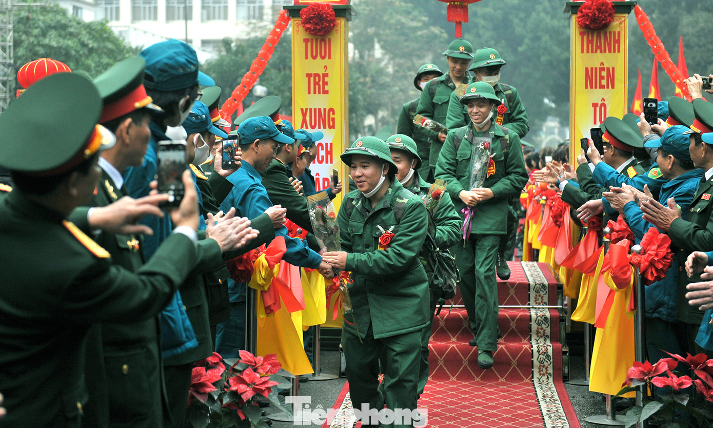 Phòng dịch bệnh, tân binh đeo khẩu trang lên đường nhập ngũ ảnh 9
