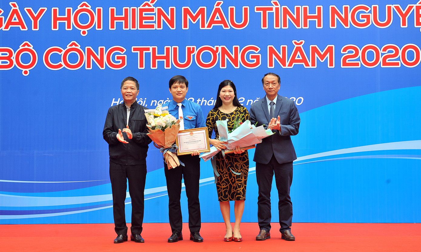 Ngành Công thương tổ chức hiến máu tình nguyện sẻ chia sự sống ảnh 5