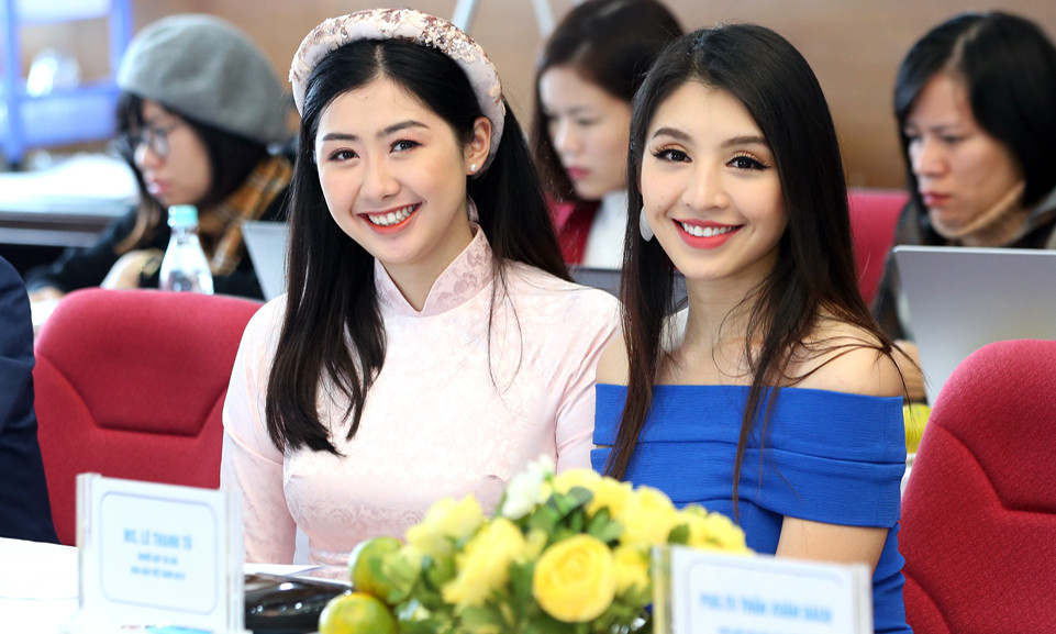 Người đẹp Lê Thanh Tú gợi cảm đầm xanh, Phạm Ngọc Linh duyên dáng áo dài ảnh 6