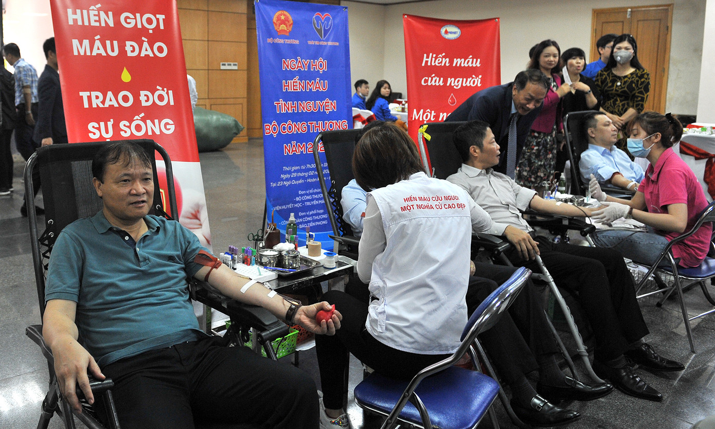 Ngành Công thương tổ chức hiến máu tình nguyện sẻ chia sự sống ảnh 7